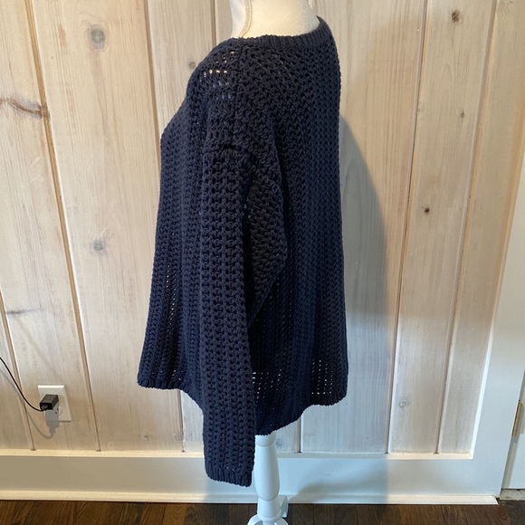 Navy LL Bean signature sweater - Picture 3 of 4